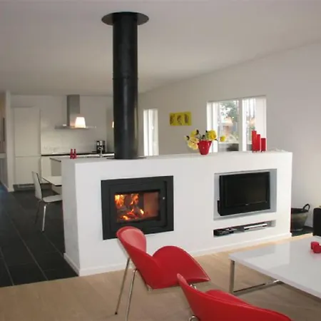 펜션 Four-bedroom Holiday In *