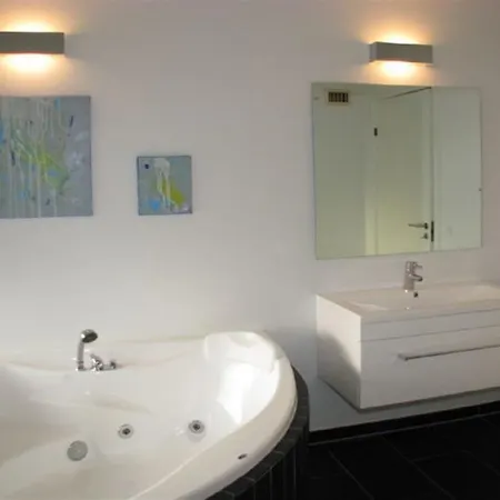 펜션 Four-bedroom Holiday In *