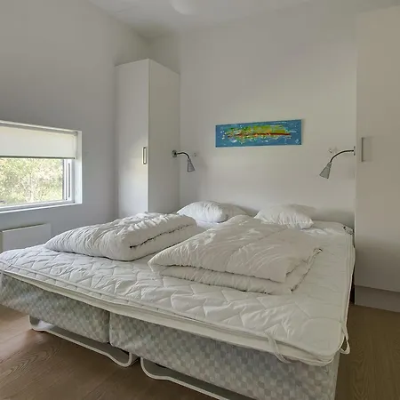 Four-bedroom Holiday In 펜션 *